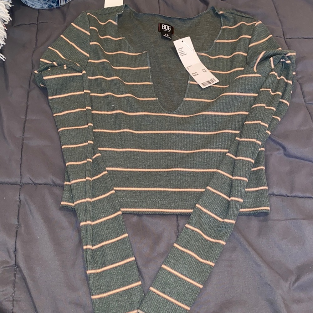 Brand New Urban Outfitters Long sleeve V top
